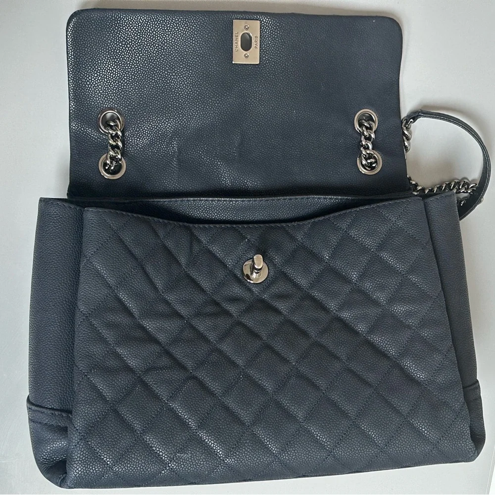 ❌SOLD❌ Chanel Quilted Bag Navy Blue - Picture 10 of 16